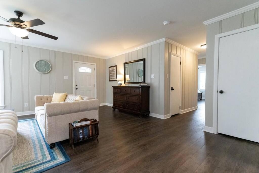 3 Br/ 2 Bath King, Fire Pit Holiday home