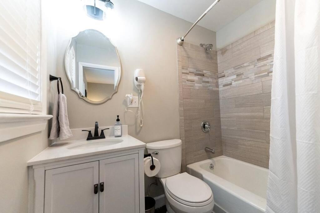 3 Br/ 2 Bath King, Fire Pit Holiday home *