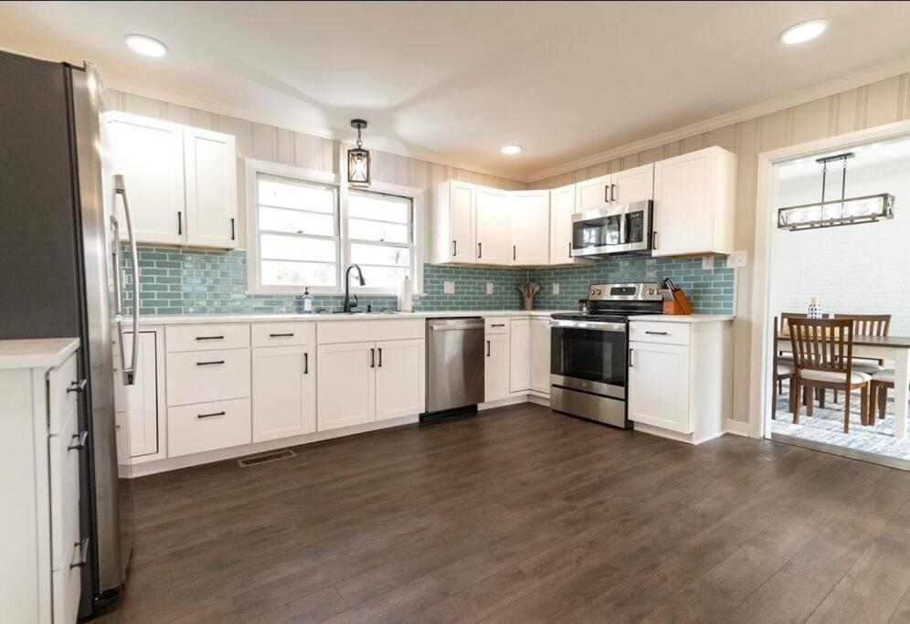 3 Br/ 2 Bath King, Fire Pit Holiday home